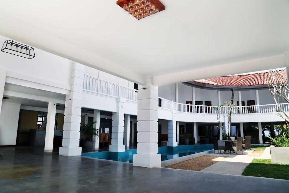 Hibiscus Beach Hotel & Villas Kalutara Bagian luar foto