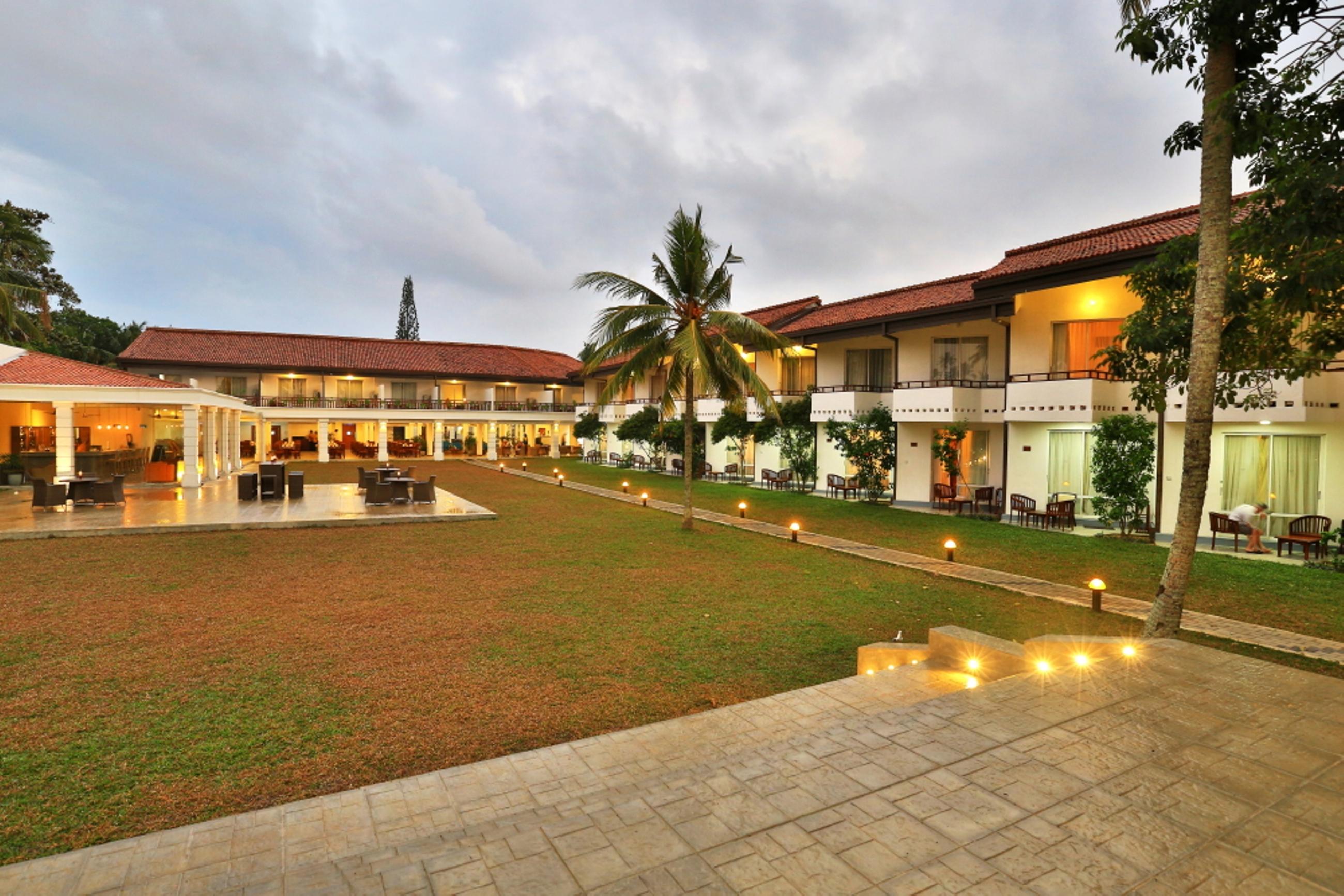 Hibiscus Beach Hotel & Villas Kalutara Bagian luar foto