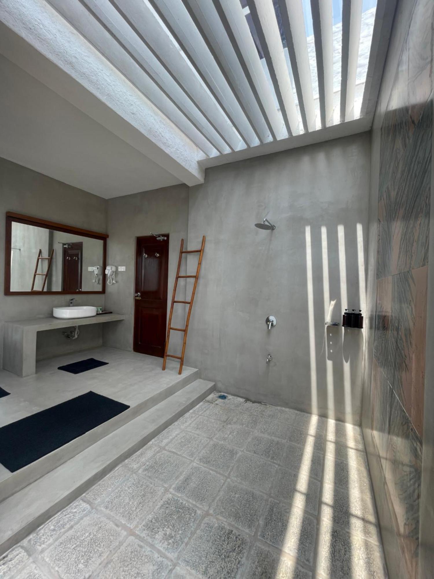 Hibiscus Beach Hotel & Villas Kalutara Bagian luar foto