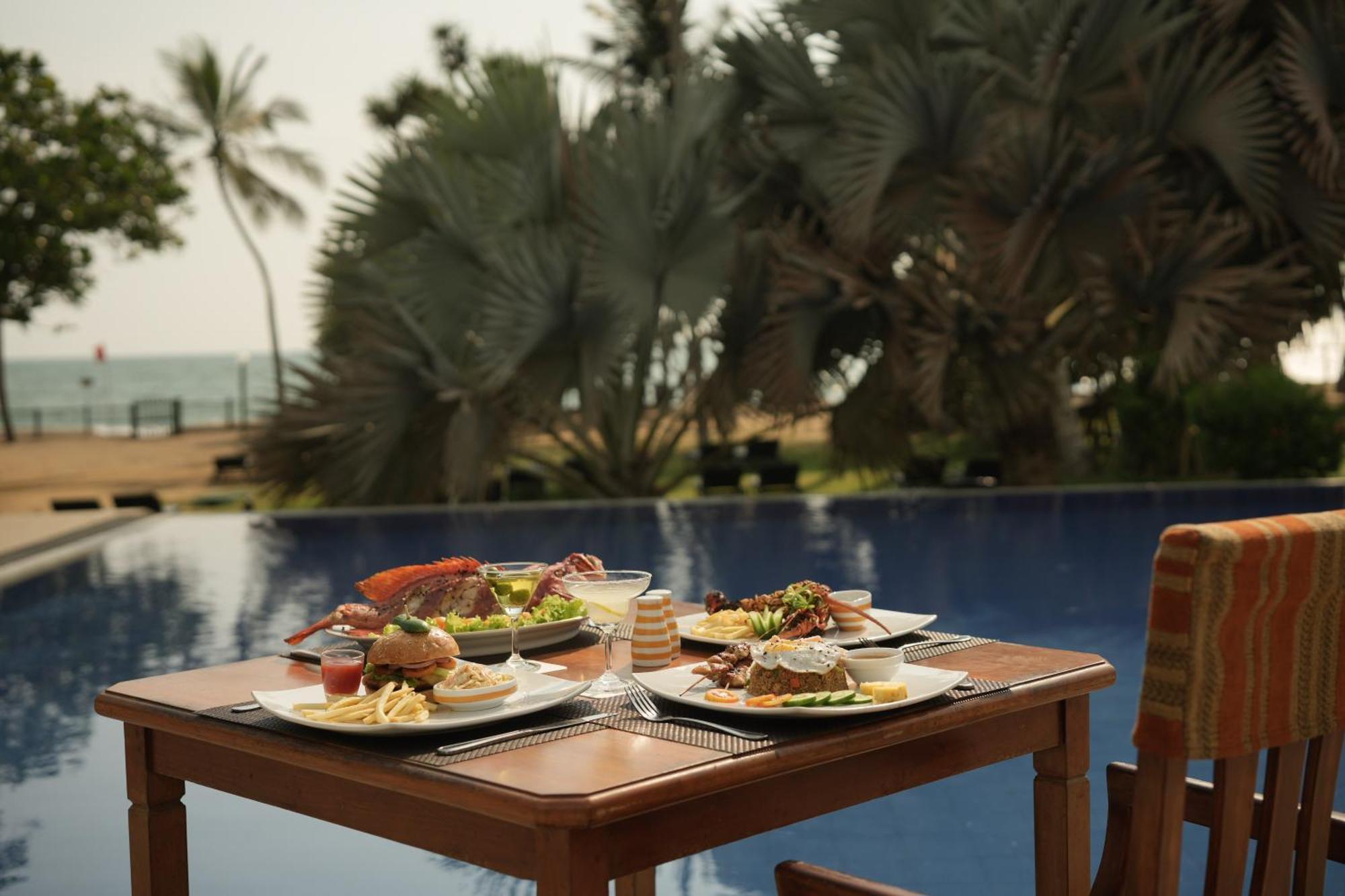 Hibiscus Beach Hotel & Villas Kalutara Bagian luar foto