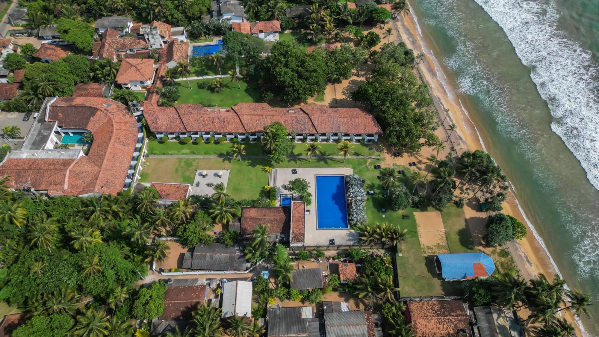 Hibiscus Beach Hotel & Villas Kalutara Bagian luar foto