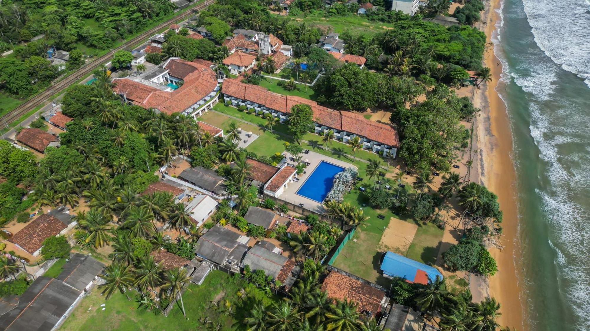 Hibiscus Beach Hotel & Villas Kalutara Bagian luar foto
