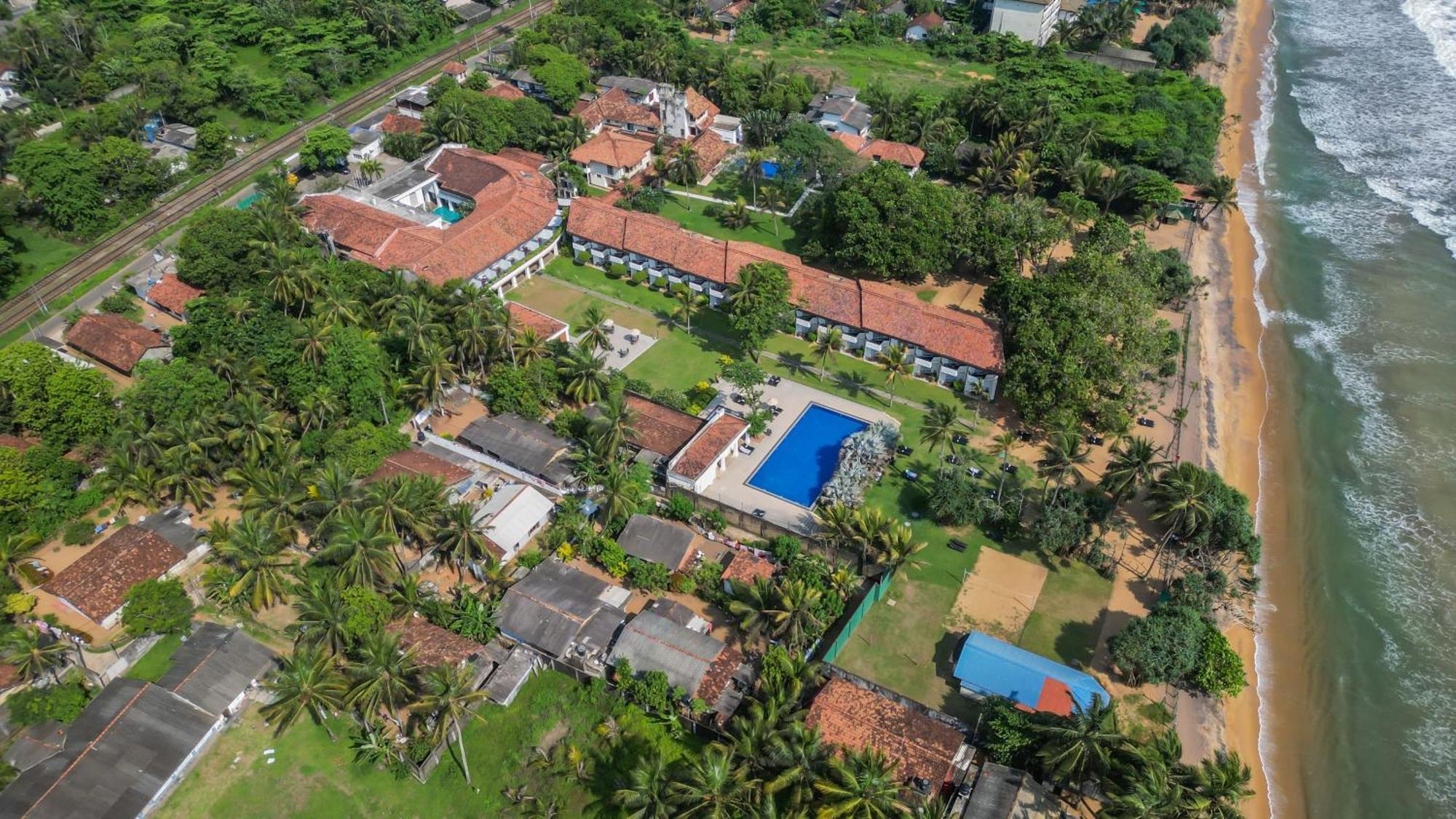 Hibiscus Beach Hotel & Villas Kalutara Bagian luar foto