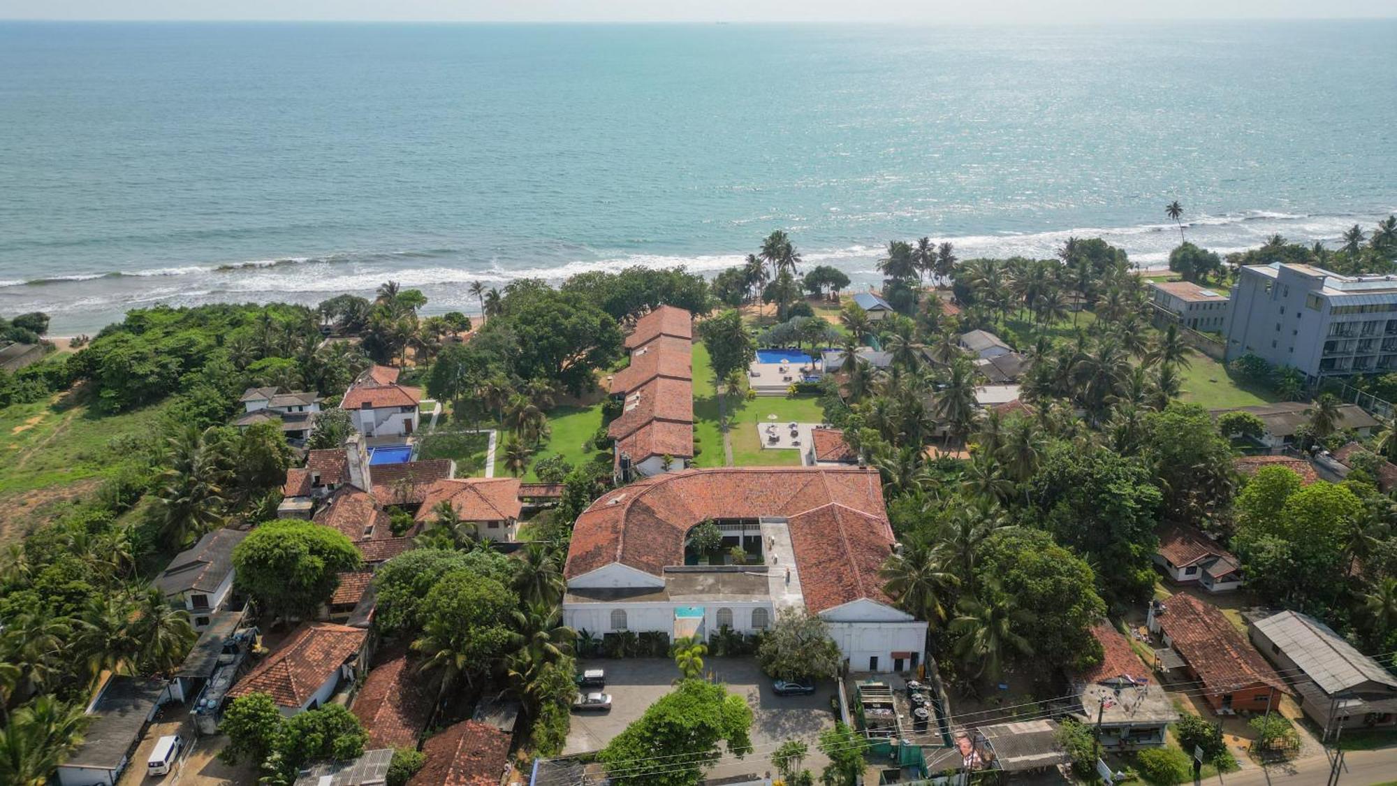 Hibiscus Beach Hotel & Villas Kalutara Bagian luar foto