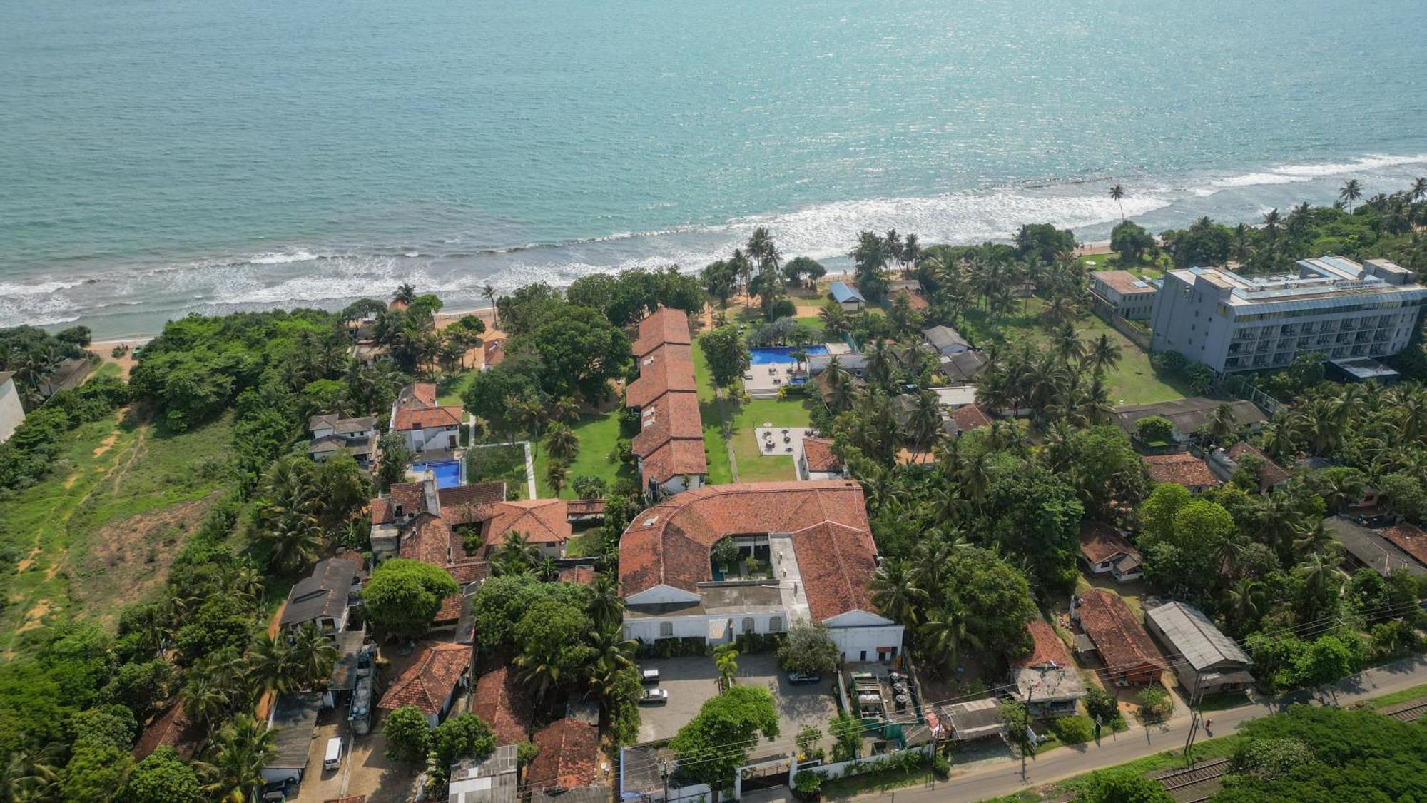 Hibiscus Beach Hotel & Villas Kalutara Bagian luar foto
