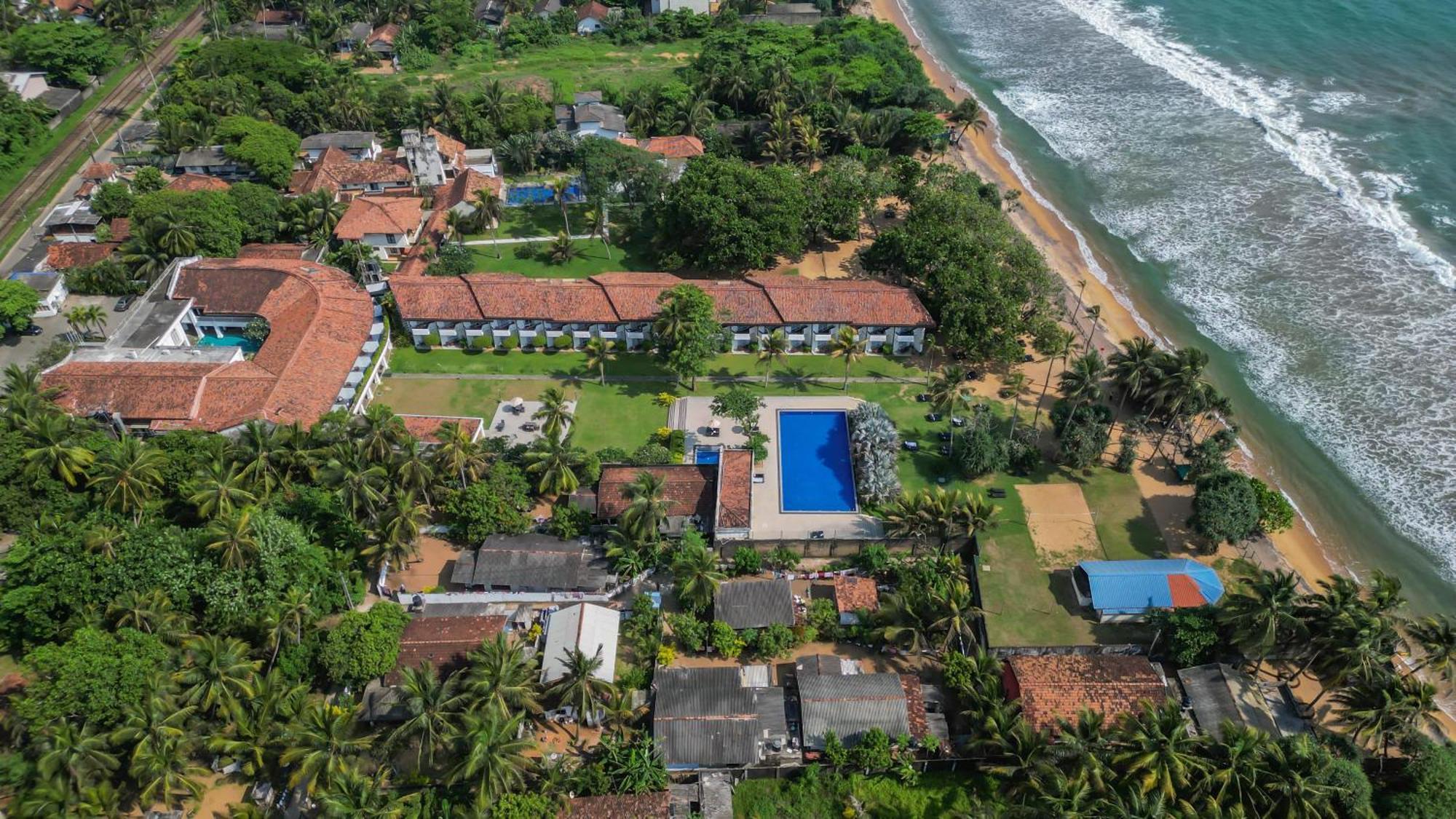 Hibiscus Beach Hotel & Villas Kalutara Bagian luar foto