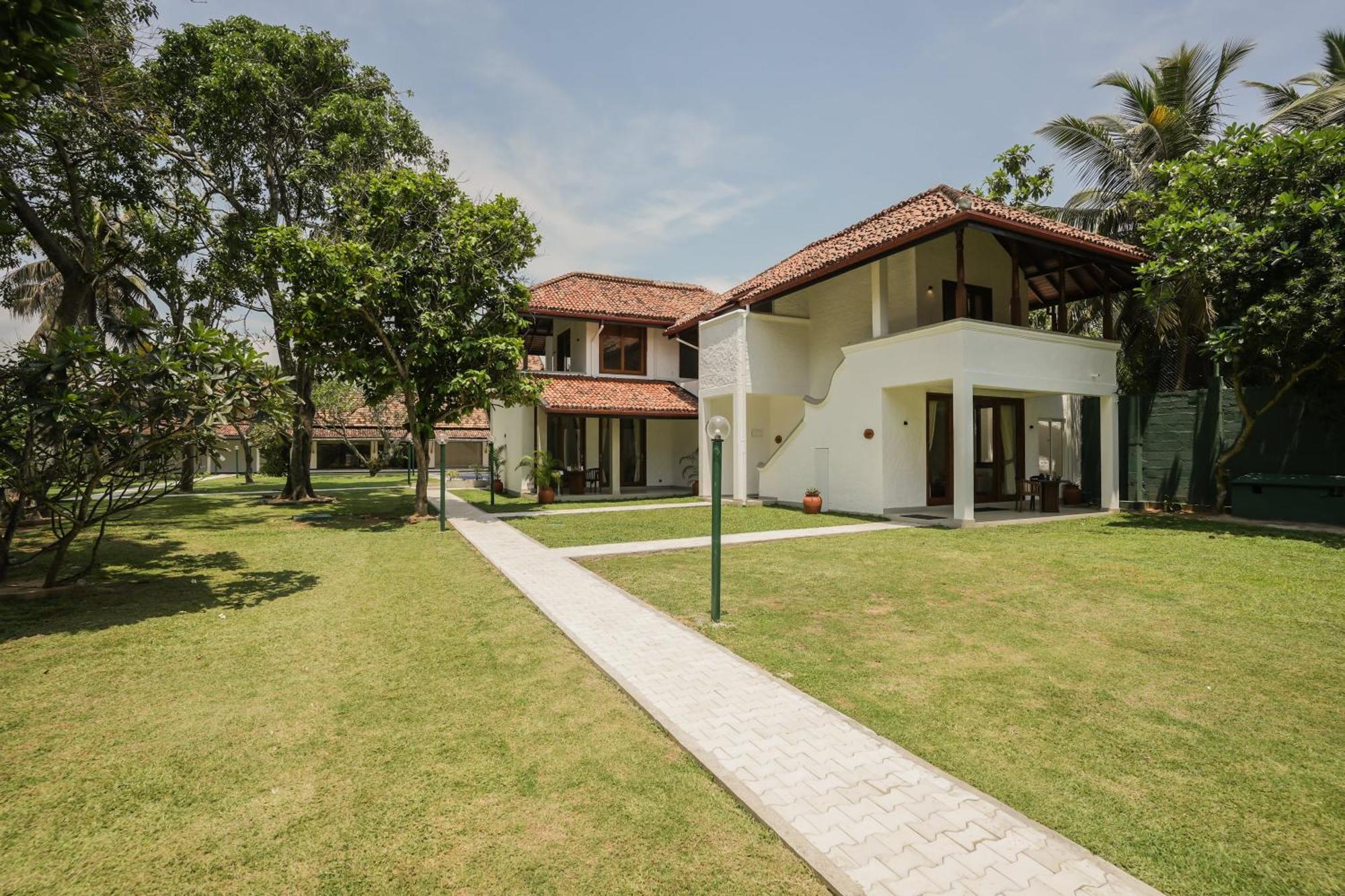 Hibiscus Beach Hotel & Villas Kalutara Bagian luar foto