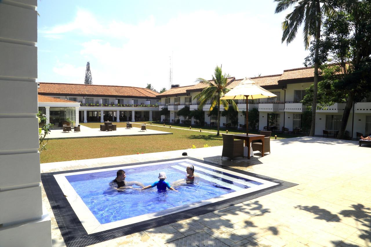 Hibiscus Beach Hotel & Villas Kalutara Bagian luar foto