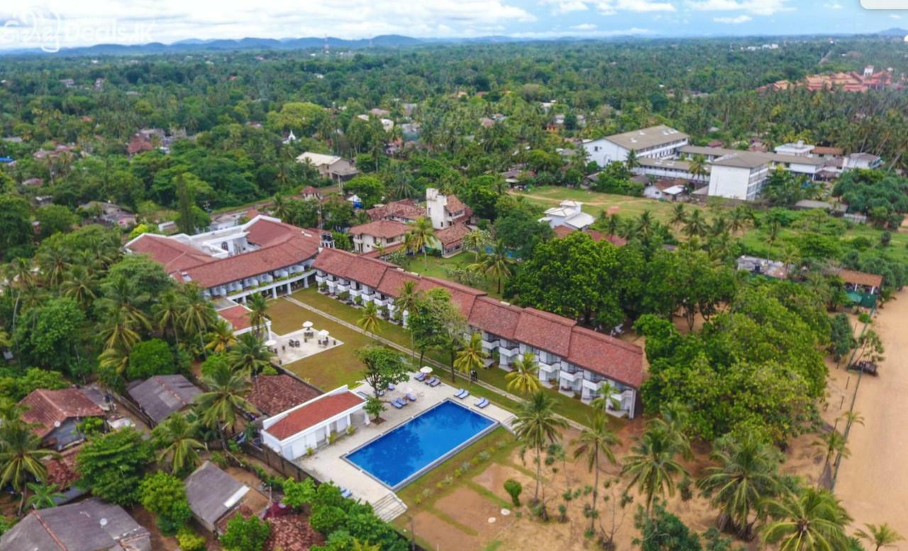 Hibiscus Beach Hotel & Villas Kalutara Bagian luar foto