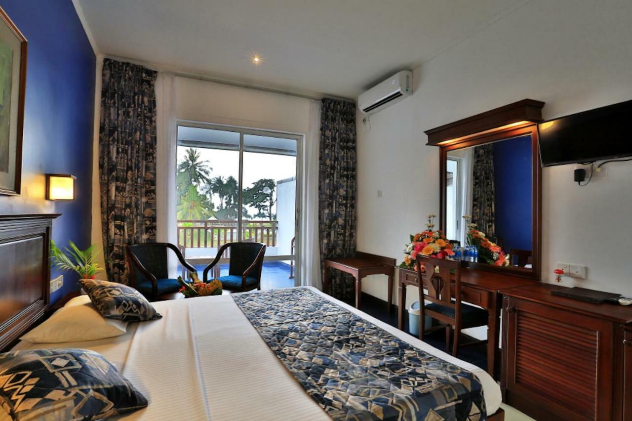 Hibiscus Beach Hotel & Villas Kalutara Bagian luar foto