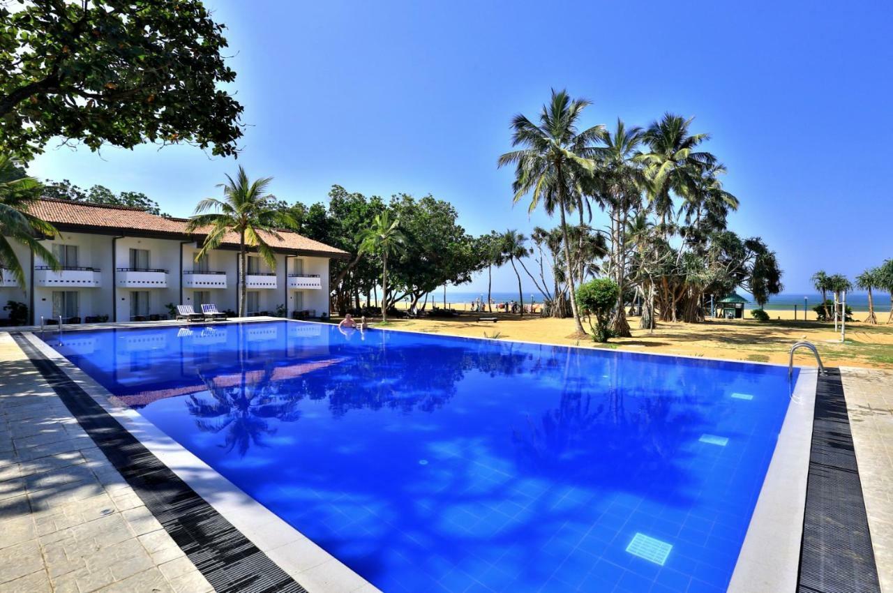 Hibiscus Beach Hotel & Villas Kalutara Bagian luar foto